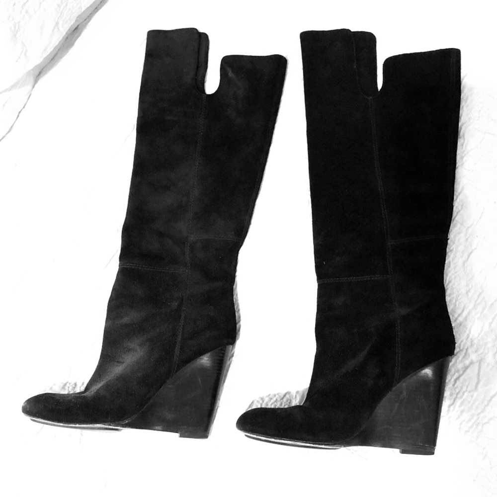 House of Harlow suede boots